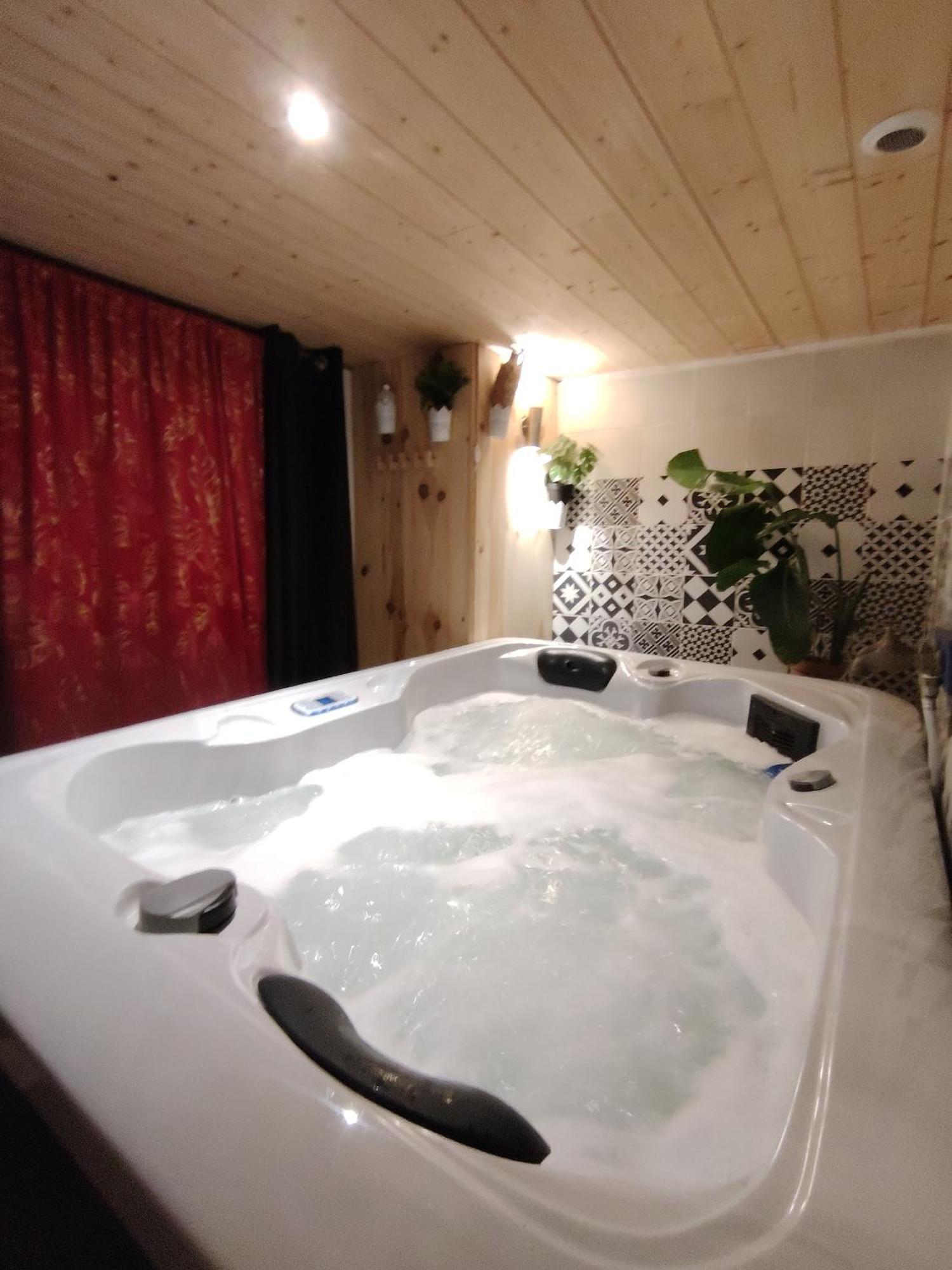 Sweet Loft Grenoble-Love Room Avec Jacuzzi & Sauna Buitenkant foto
