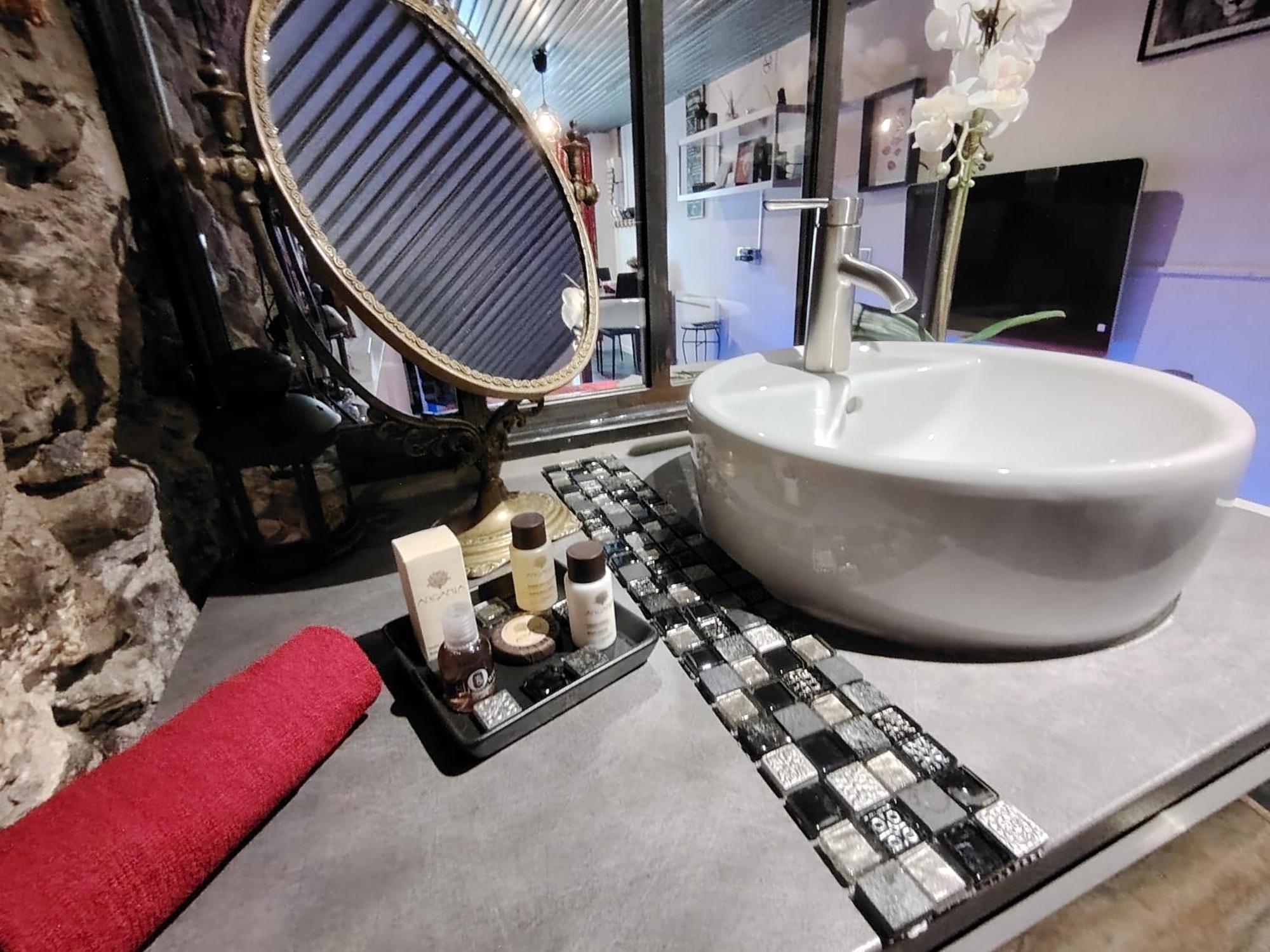 Sweet Loft Grenoble-Love Room Avec Jacuzzi & Sauna Buitenkant foto